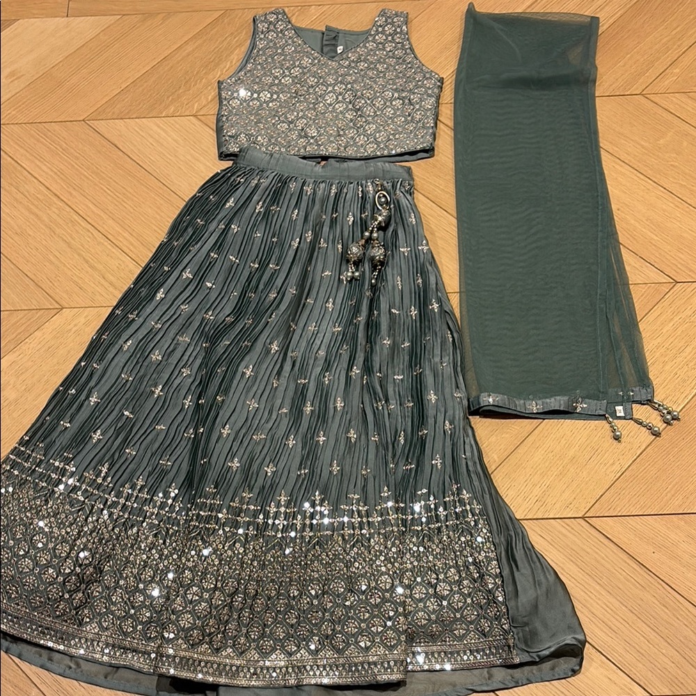Lehanga Elegant Kids Set in Gray size 26